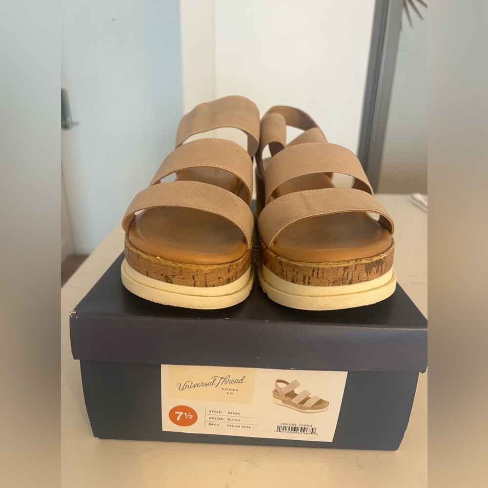 Universal Thread Benni Platform Sandals